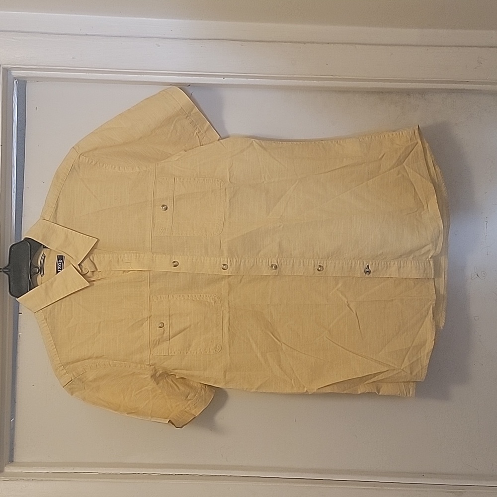 NWT Izod Mens Yellow Short Sleeve Button Up Shirt Size M